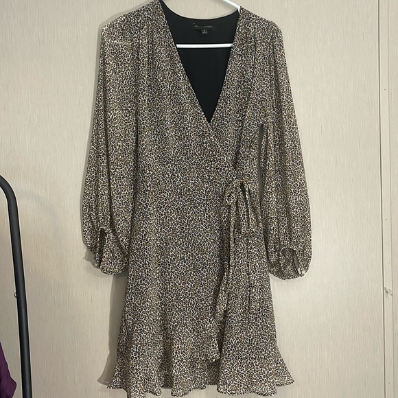 Banana republic size 4 wrap snap closure dress leopard print ruffle v neck - Picture 1 of 5